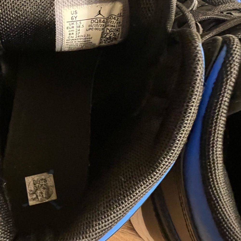 Jordan Kids Sneakers in Black and Blue - Picture 4 of 4